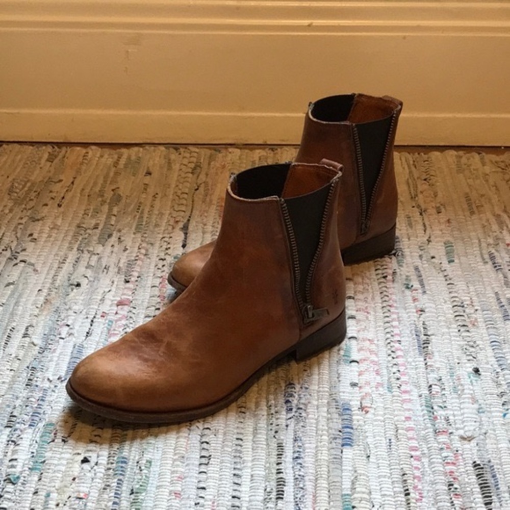 Frye boots - very gently used!